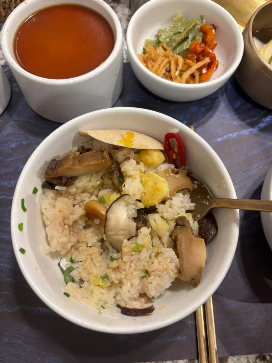 Freshly made pot rice with charcoal-grilled seasoned hanwoo