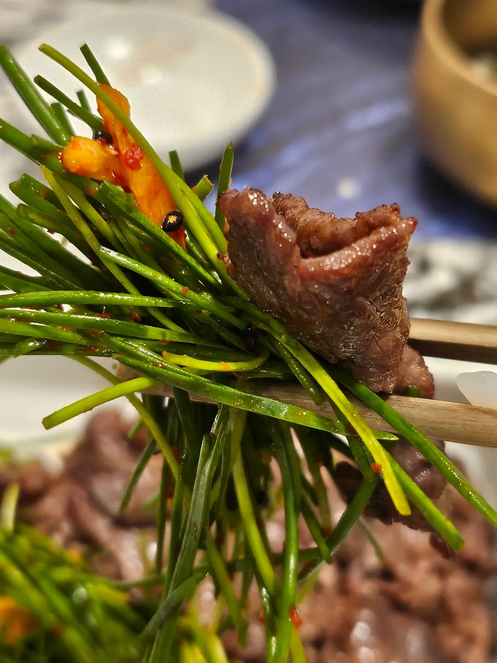 Nutritional chive salad served with the seasoned beef