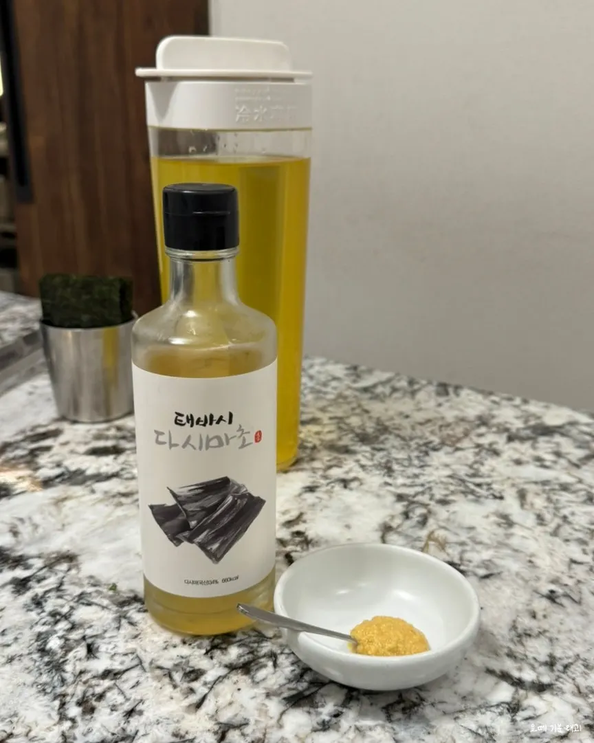 구수한 차와 냉면과 함께 나온 다시마초