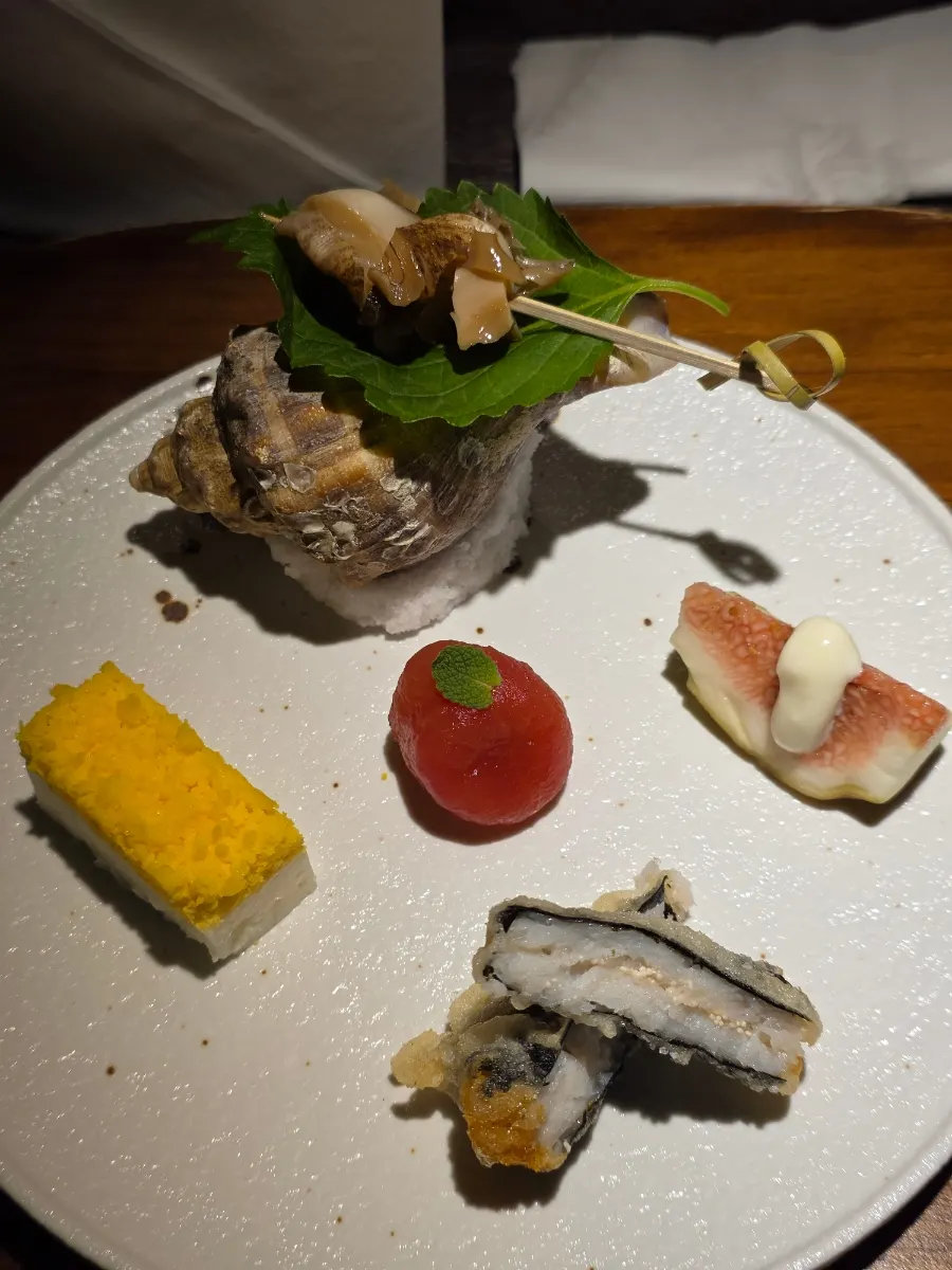Bite-sized fried hairtail topped with pollack roe