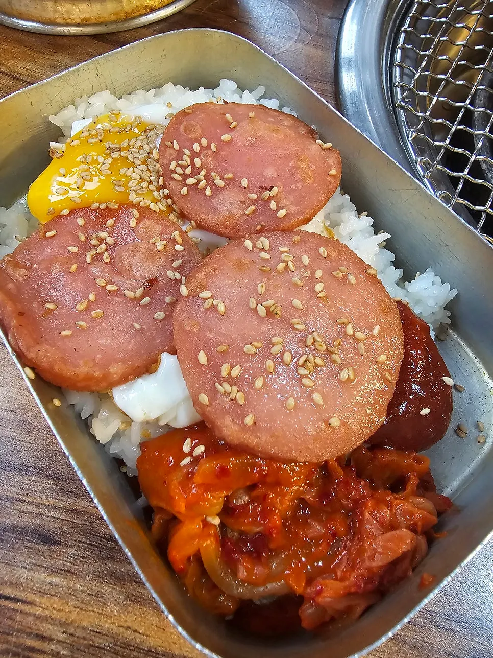 Inside the nostalgic lunchbox with ham, egg, and kimchi