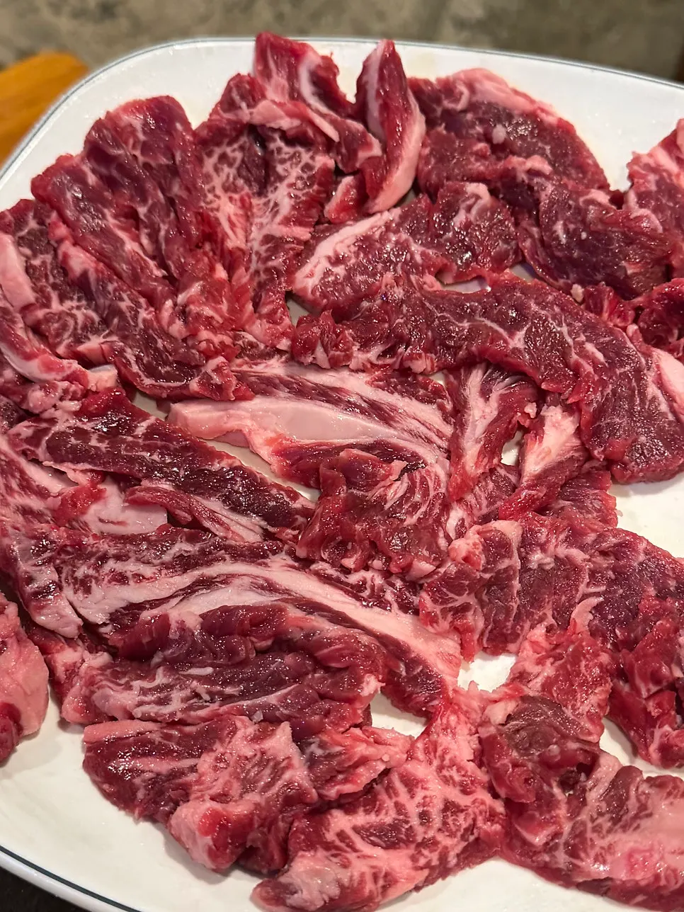 생으로 주문한 황제갈비살 450g 접시