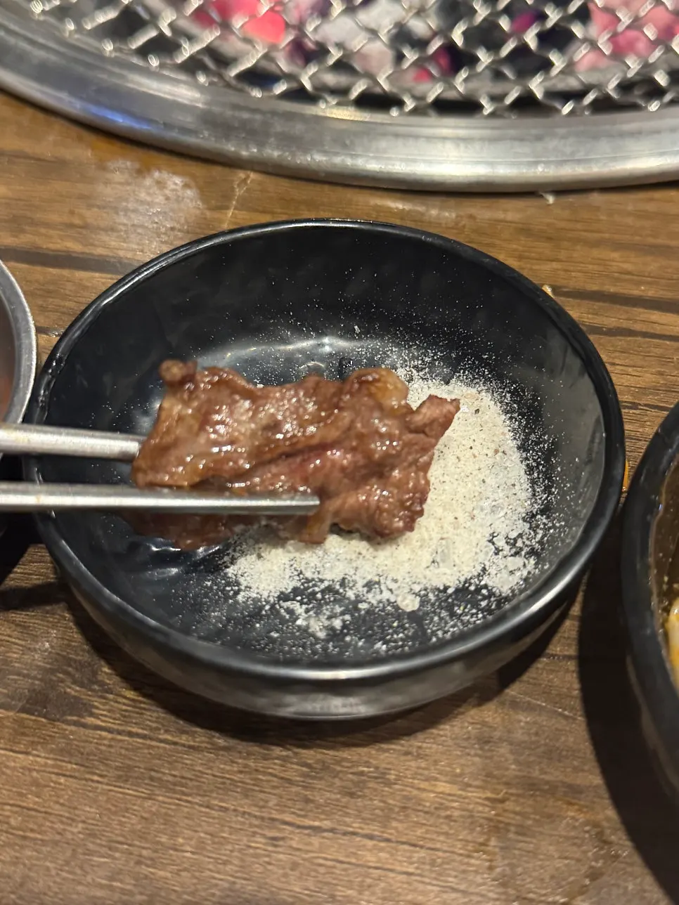 반찬과 채소를 가져올 수 있는 셀프바