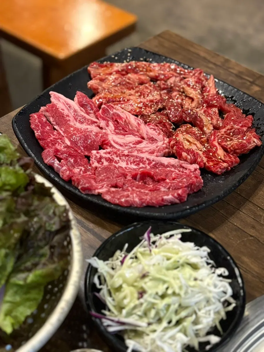 양념 갈비살과 생갈비살 반반 구이