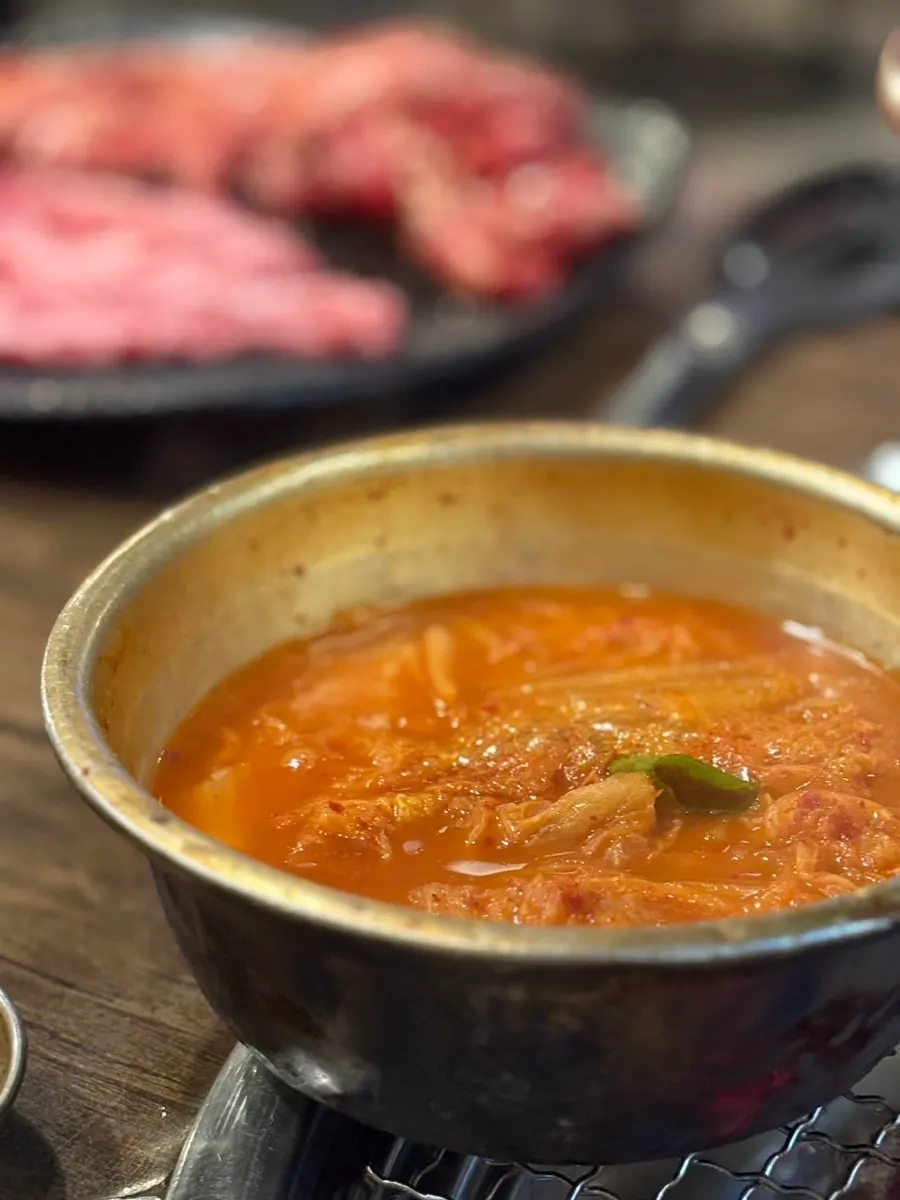 칼칼한 김치찌개 국물과 밥