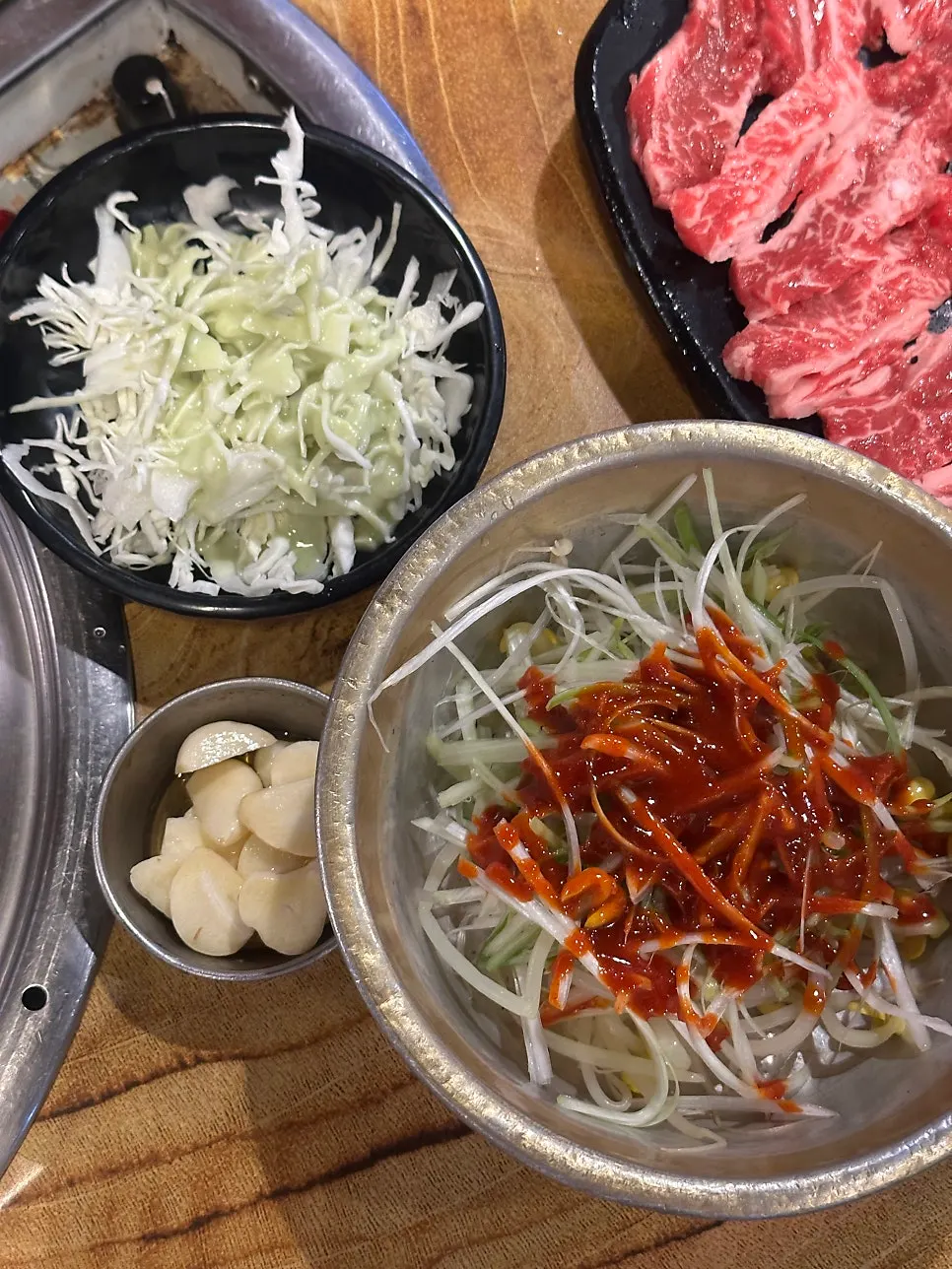 Garlic, cabbage salad, and bean sprout scallion salad
