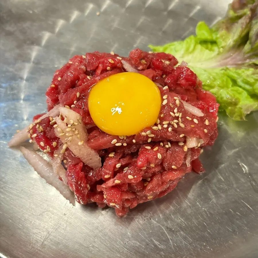 Korean beef tartare 200g sprinkled with sesame seeds