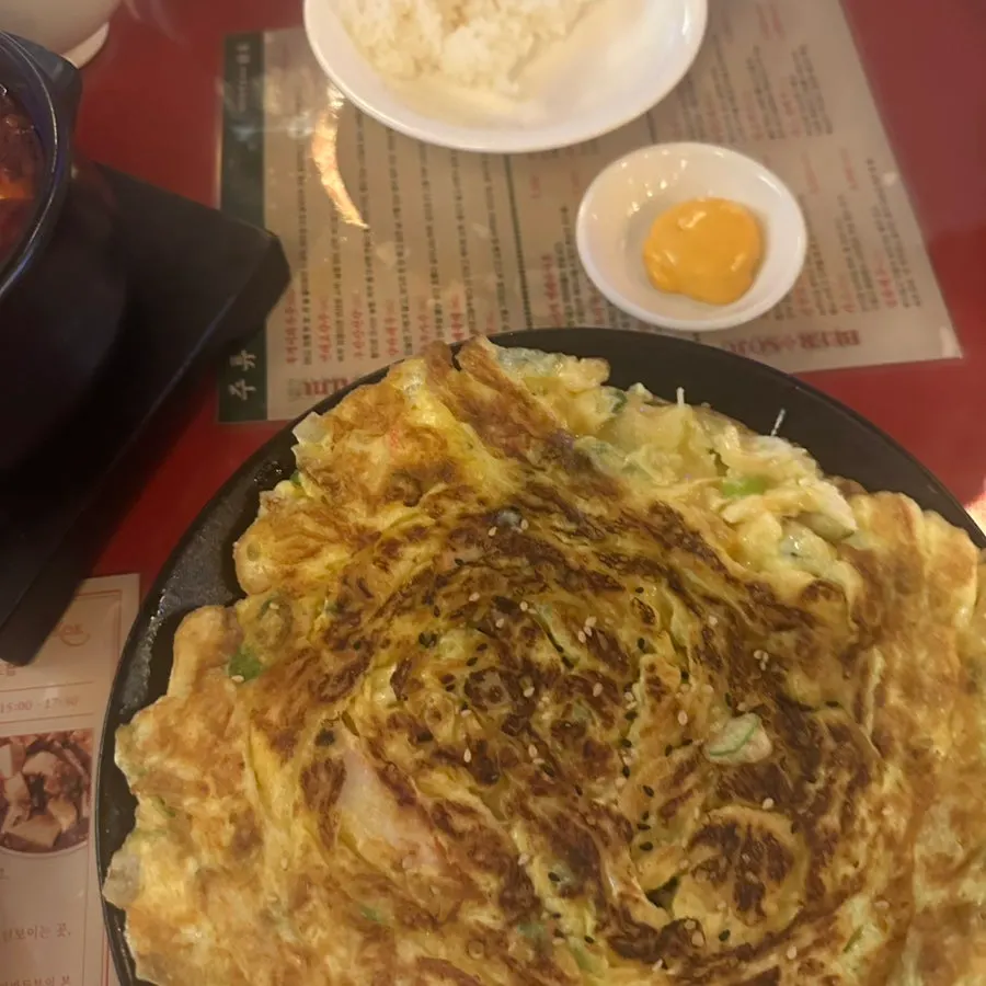 Chinese omelet with sriracha mayo