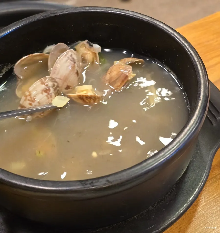 Clam soup and grilled fish side dishes