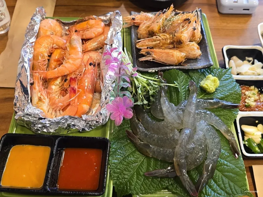 Raw shrimp sashimi and grilled shrimp set