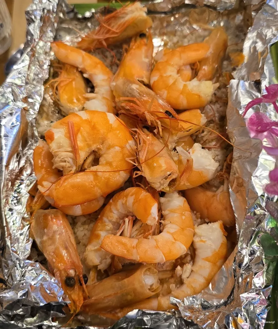 Sauces served with raw shrimp sashimi