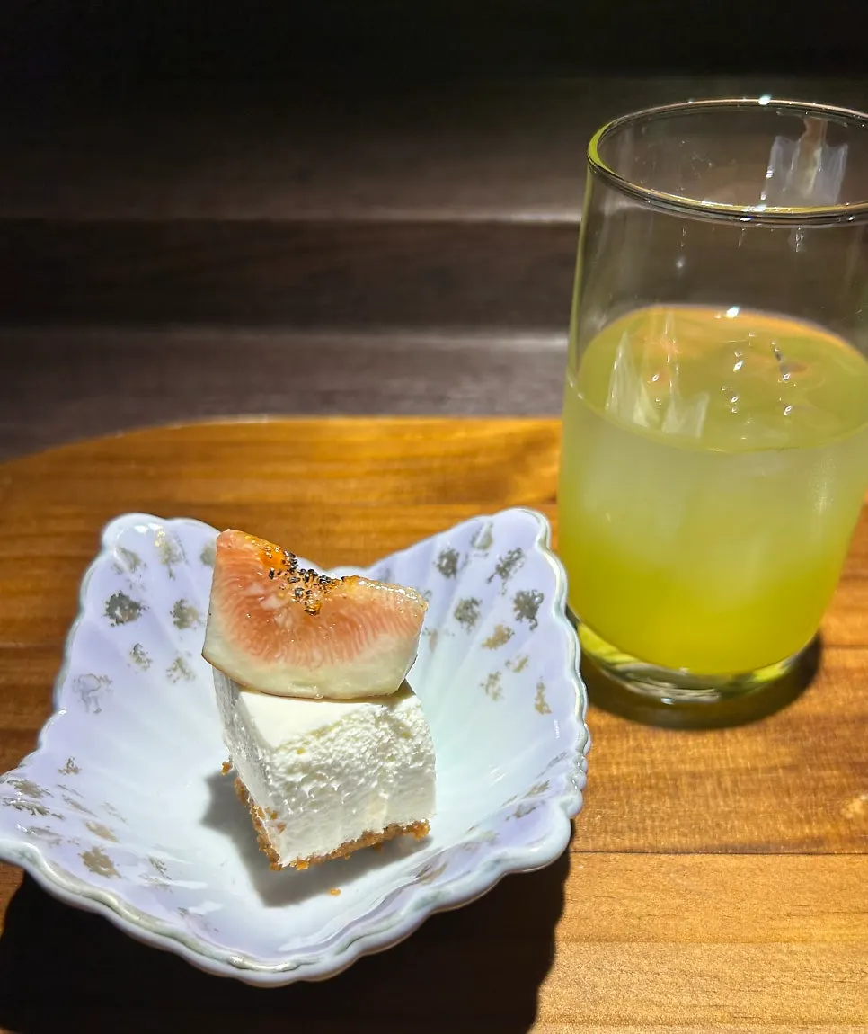 디너 오마카세 디저트와 녹차