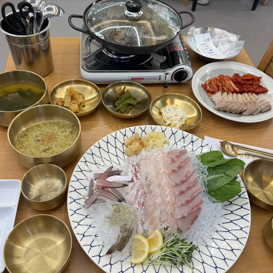 Signature dishes at Jaecheoldameun Mapo Bada