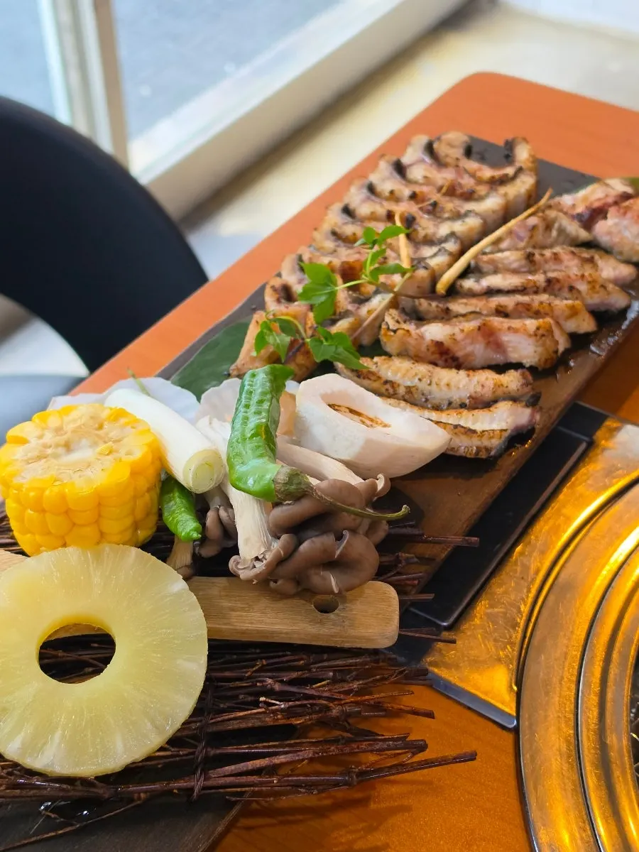 Plump salt-grilled eel portion, 230g per person