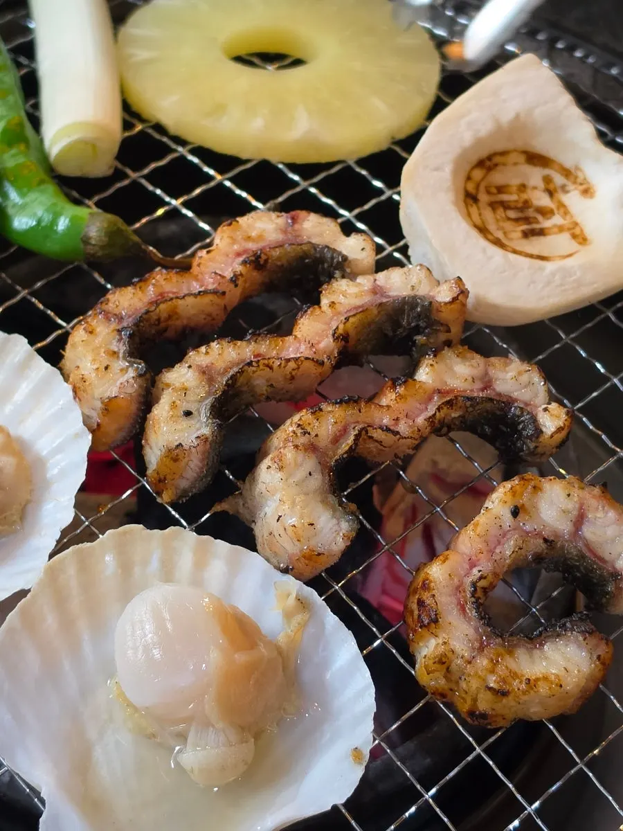 Salt-grilled eel dipped in the special sauce