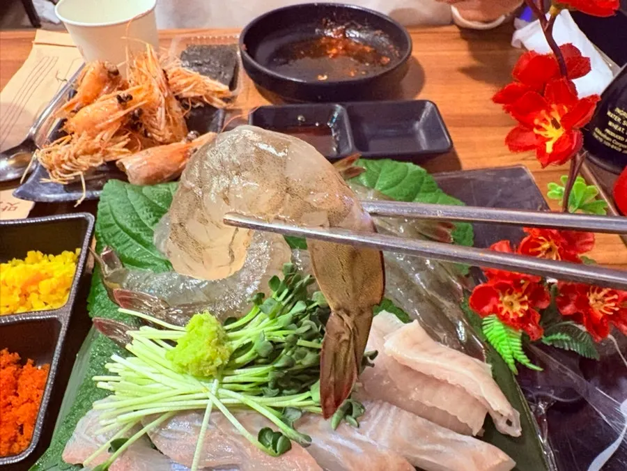 Flounder sashimi with perilla leaf and gim
