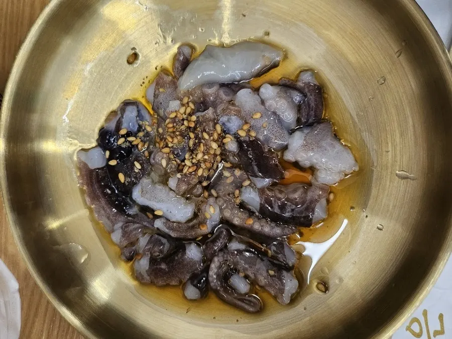 Plate of butter-grilled shrimp heads