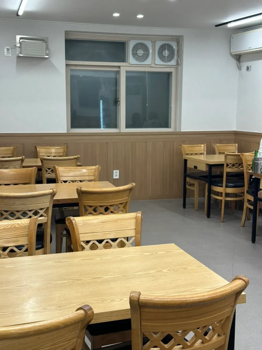 Widely spaced dining hall seating at Jaecheoldameun Mapo Bada