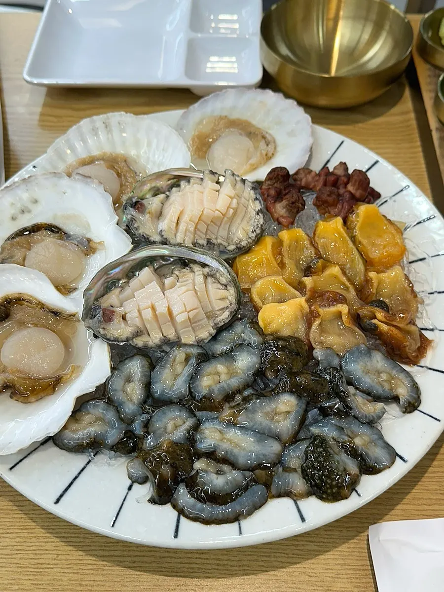 Large seafood platter with abalone, scallop, sea cucumber and sea squirt