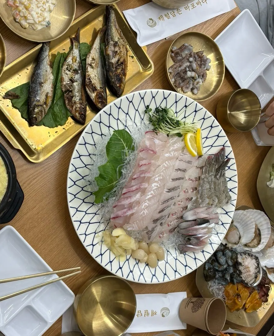 Raw and grilled gizzard shad combination