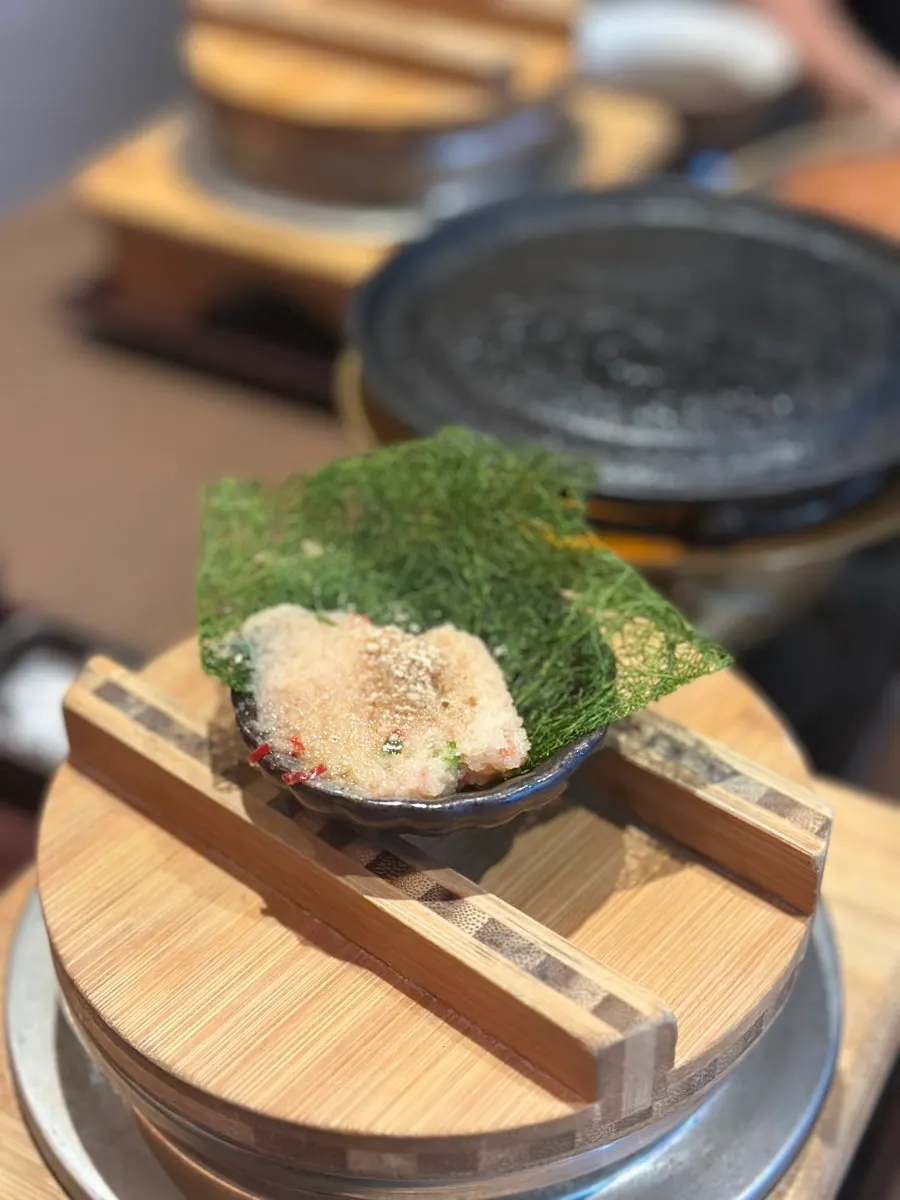 정갈하게 차려진 훈연 규카츠 한 상