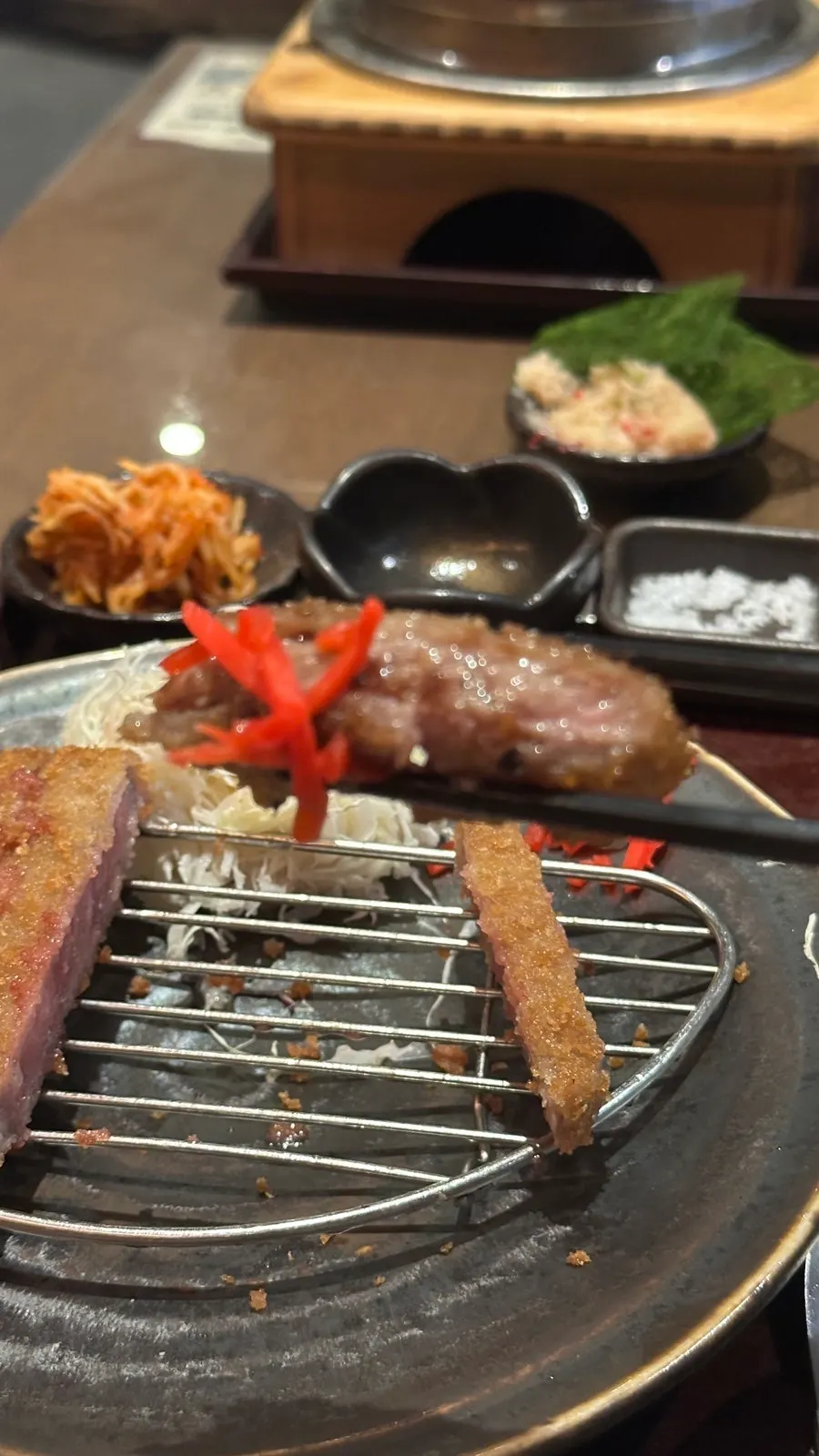 화로에 올려 익히는 훈연 규카츠