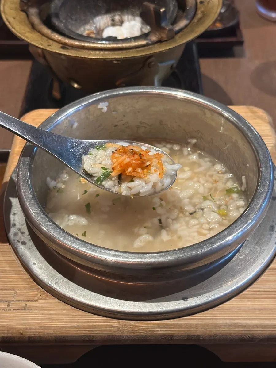 주전자에 담아 가져오는 솥밥 육수