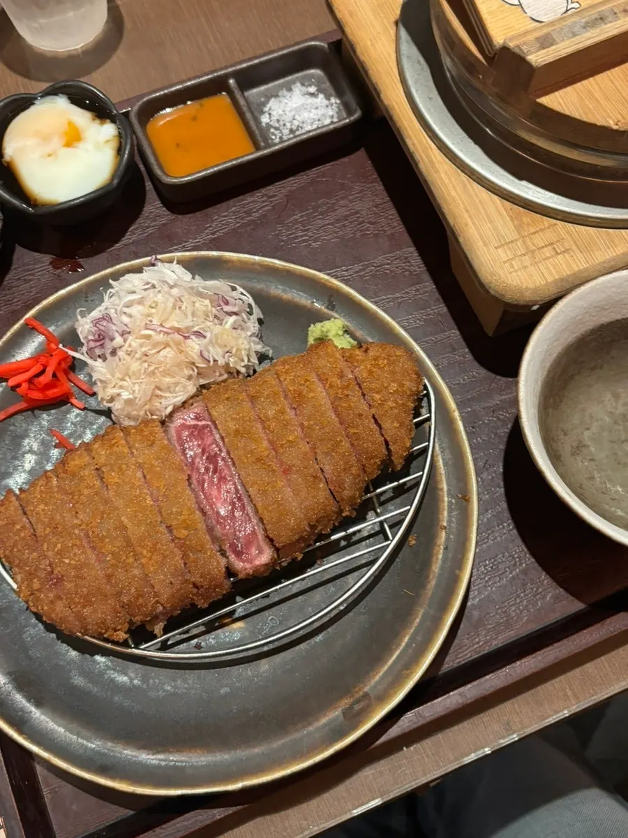 Smoked gyukatsu set with pot-cooked rice