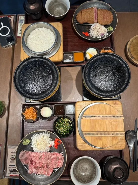 Smoked yakiniku set spread
