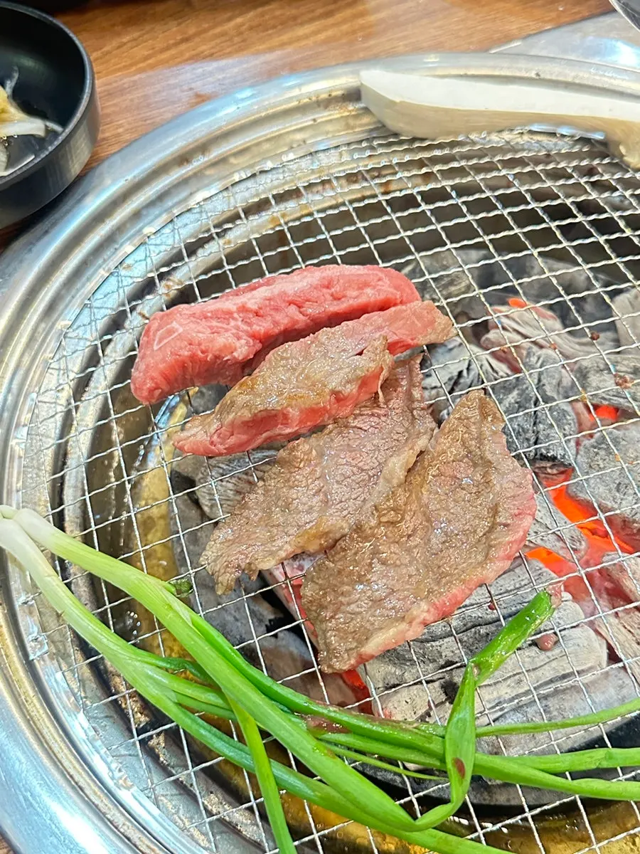 우시장회관 고기와 국밥 상차림