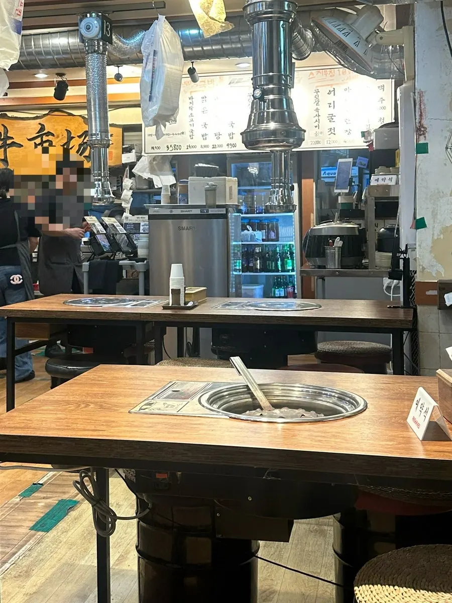 우시장회관 테이블과 좌석 배치