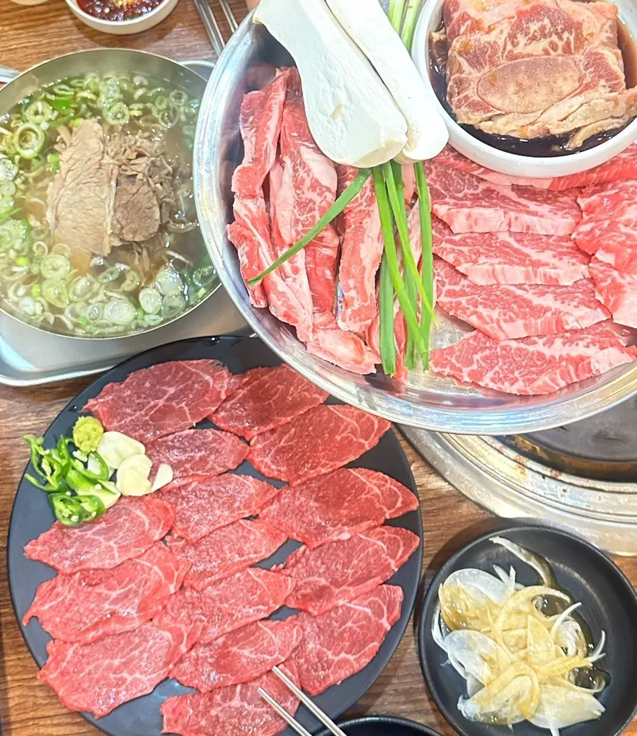 우시장회관 3인세트 한상 차림