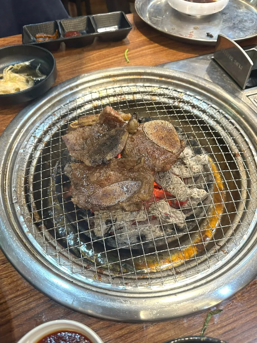 단맛 도는 LA갈비 구이 한 점