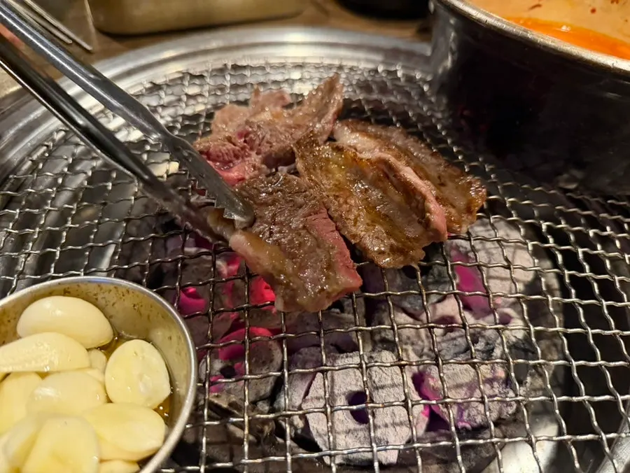 An empty beef rib plate finished by two people at Mapo Mokjang