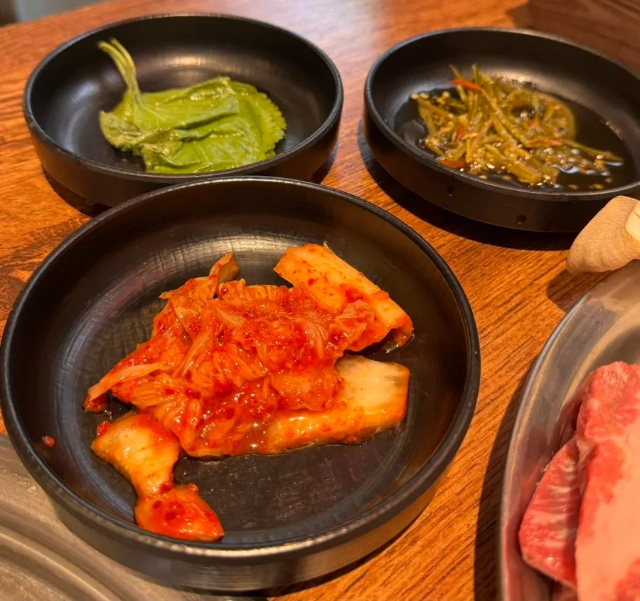 헛개수와 기본 밑반찬 상차림