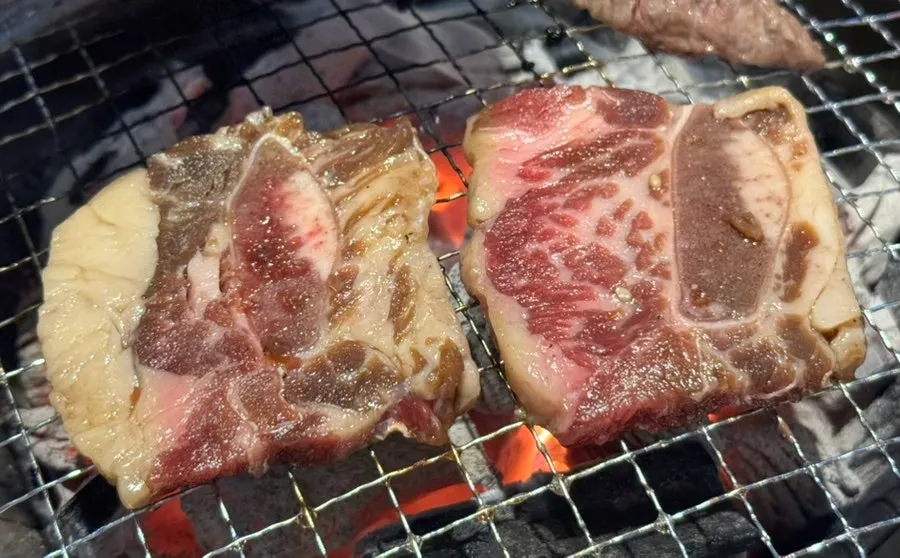 숯불에 구운 양념 LA갈비