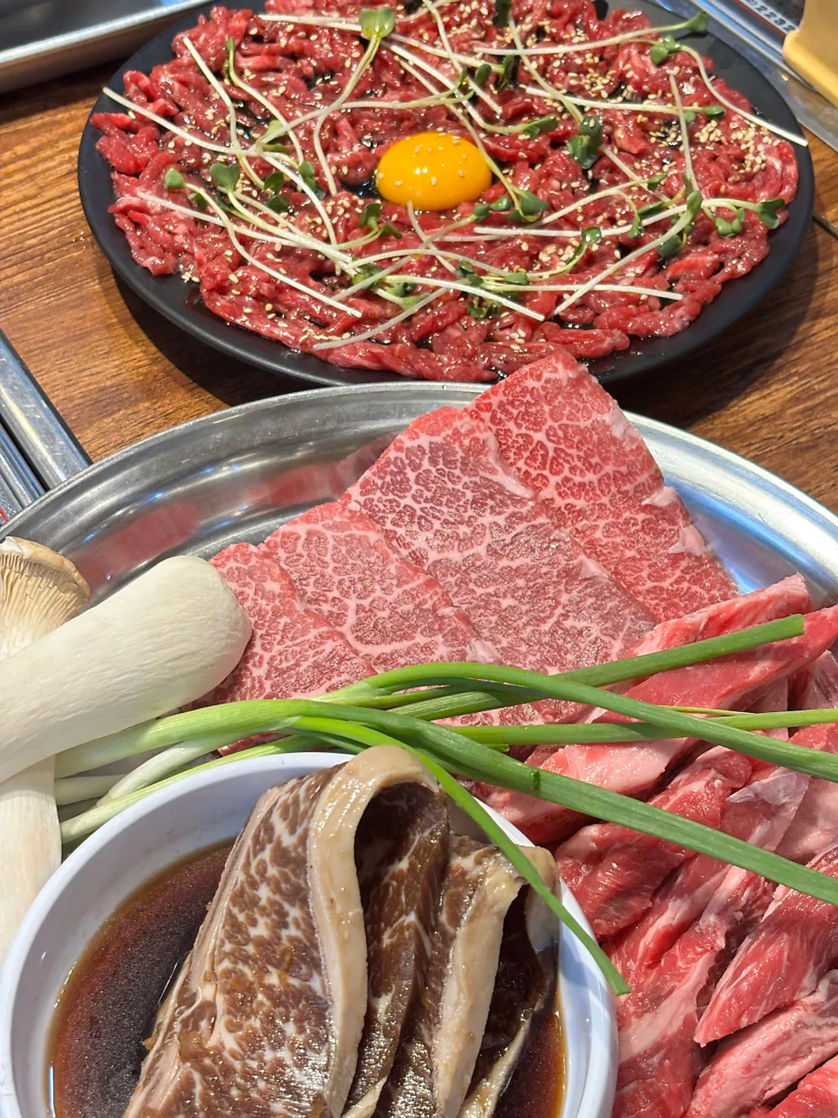 Platter of grilling beef from the Usijang Hoegwan assorted 3-person set
