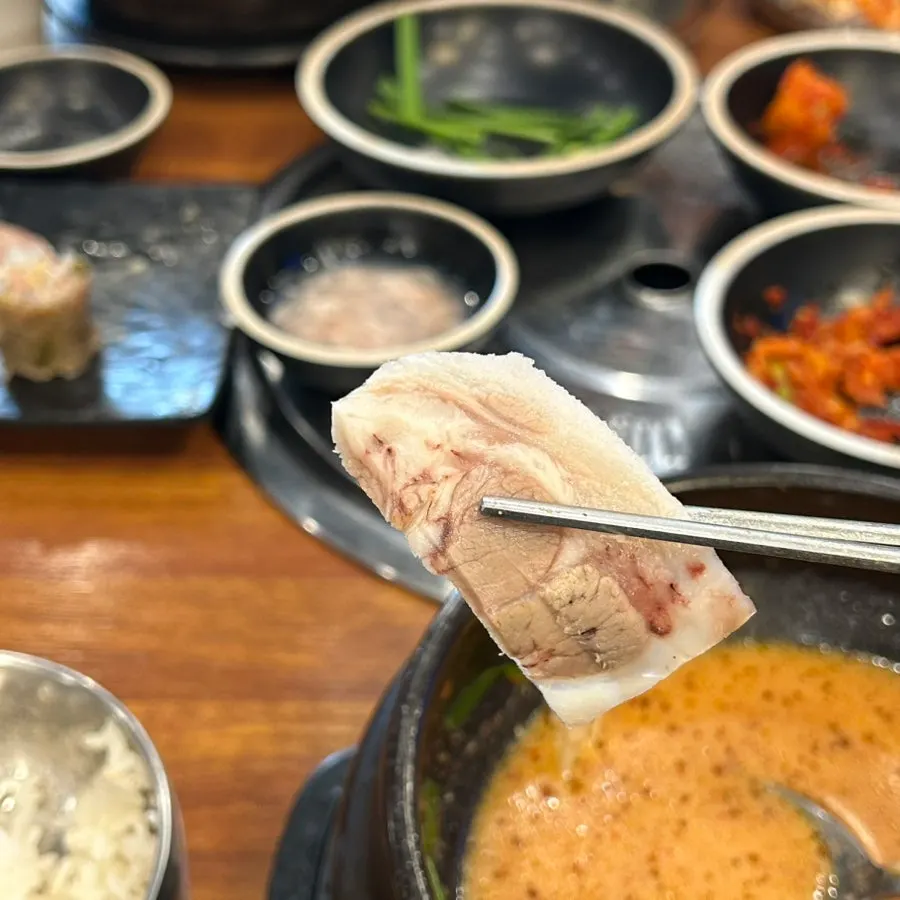 Plate of sundae served with the special set