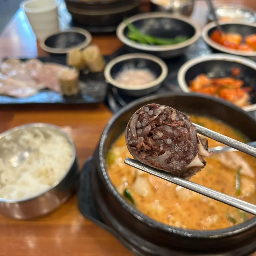 Side dishes served with the Bosseung Hoegwan set