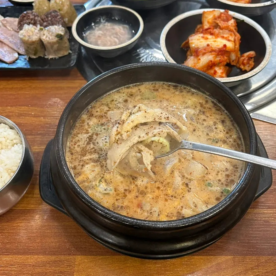 Close-up of suyuk gukbap topped with pork neck