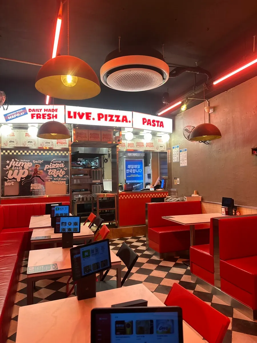 Tables and seating layout at Raccoon Pizza Mapo Station branch