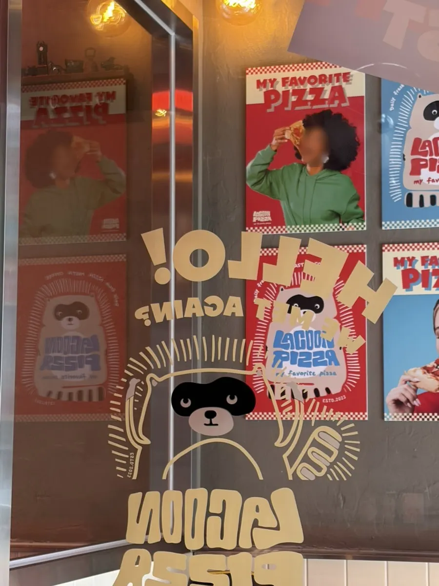 Entrance of Raccoon Pizza Mapo Station branch