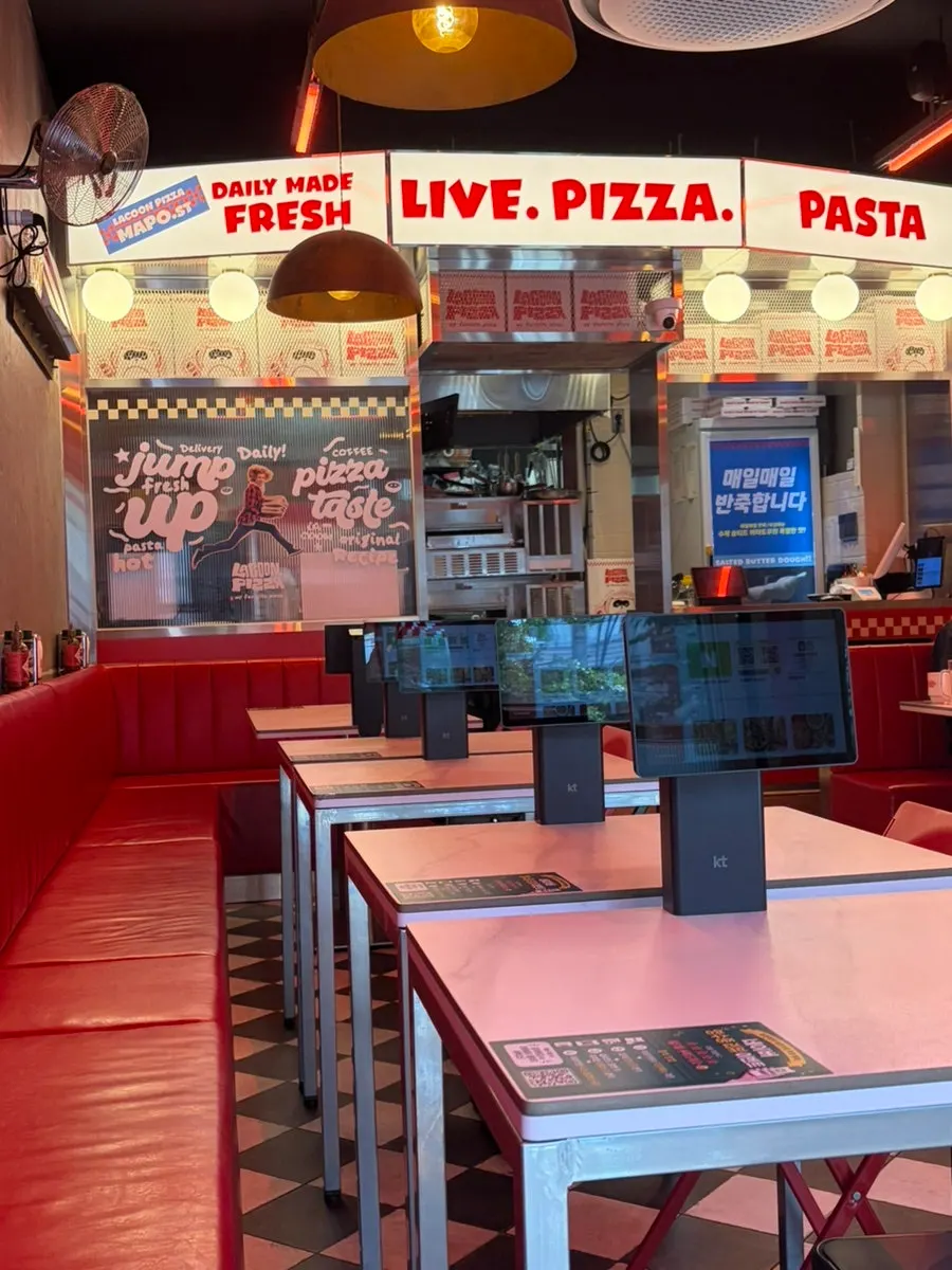 American-style interior of Raccoon Pizza Mapo Station branch