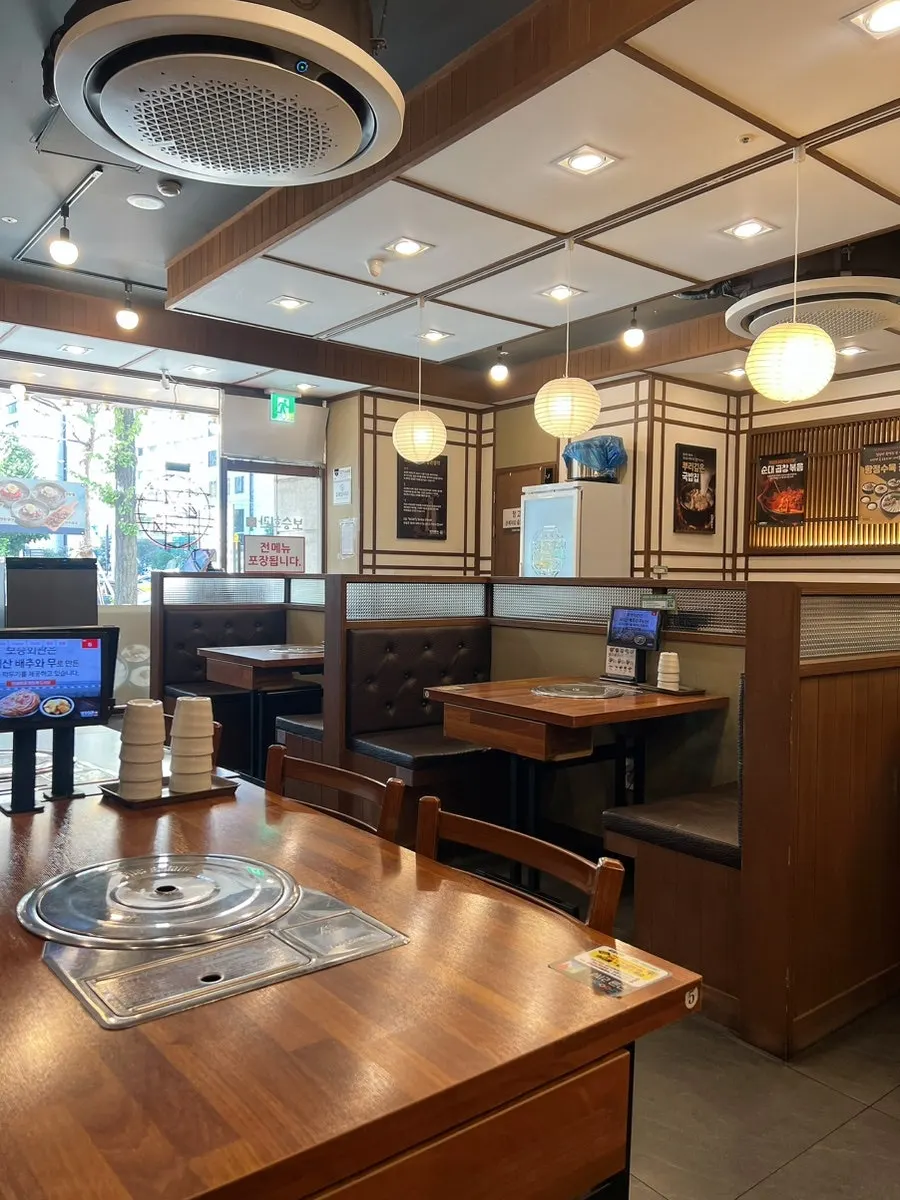 View of table seating at Bosseung Hoegwan Mapo Branch