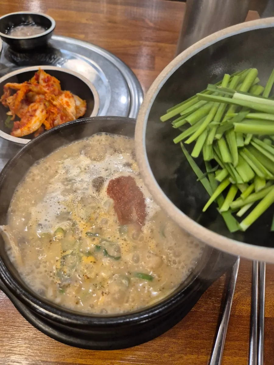 Sundaeguk-bap broth with blood sausage and meat