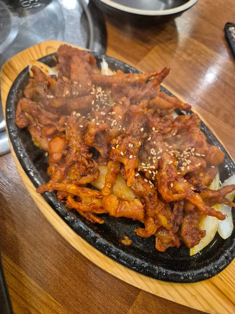 A plate of spicy boneless dakbal