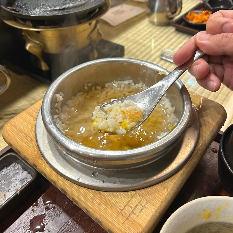 솥밥에 부은 돈코츠 육수 오차즈케