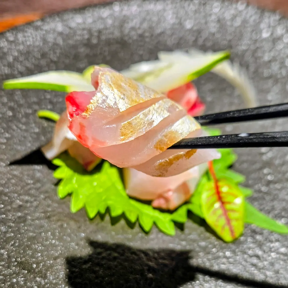Plate of thick-cut 5 sashimi pieces