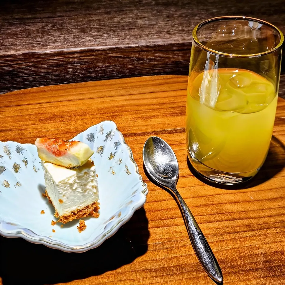 Fig-topped cheesecake and matcha dessert
