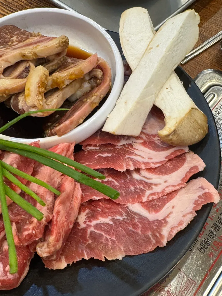 700g assorted platter of jinkkorbisal, kkorbisal, and LA galbi